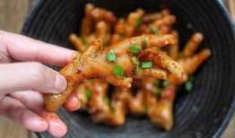 啃鸡爪吃瓜,品味夏日悠闲时光