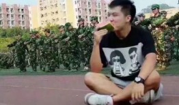 军训吃瓜群众视频,吃瓜群众视角下的热血青春瞬间