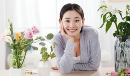 吃瓜群众英语例句,Eavesdropping on the Buzz: Insights from the 'Eating Watermelon' Audience