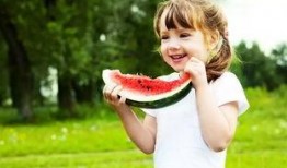 君心如月吃瓜,揭秘宫廷秘闻，吃瓜群众围观宫廷风云