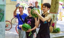 大学新生晚会吃瓜,一场别开生面的“吃瓜”盛宴