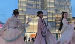 换装汉服吃瓜,换装体验，吃瓜群众的新乐趣