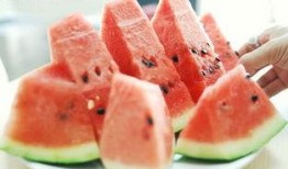 下班晚宿舍吃瓜,共享瓜香时光