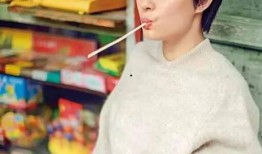 短发吃瓜总结博主,揭秘网红博主的生活点滴