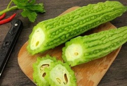 吃瓜压到脚,意外事件引发的生活启示录