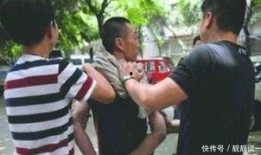 警察出警小孩吃瓜,警察出警时，小孩的“吃瓜”瞬间