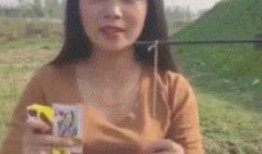 搞笑动作吃瓜图片,带你领略欢乐瞬间