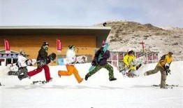 雪场吃瓜女,吃瓜女生揭秘滑雪场背后的故事