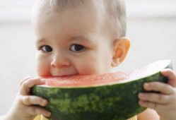 和宝宝直播吃瓜,萌态十足，网友直呼可爱到爆