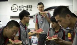 外国快递小哥吃瓜,揭秘快递行业的趣味瞬间