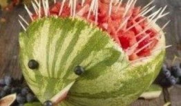 搞笑动作吃瓜图片,带你领略欢乐瞬间