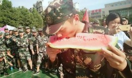 军训吃瓜群众视频,吃瓜群众视角下的热血青春瞬间